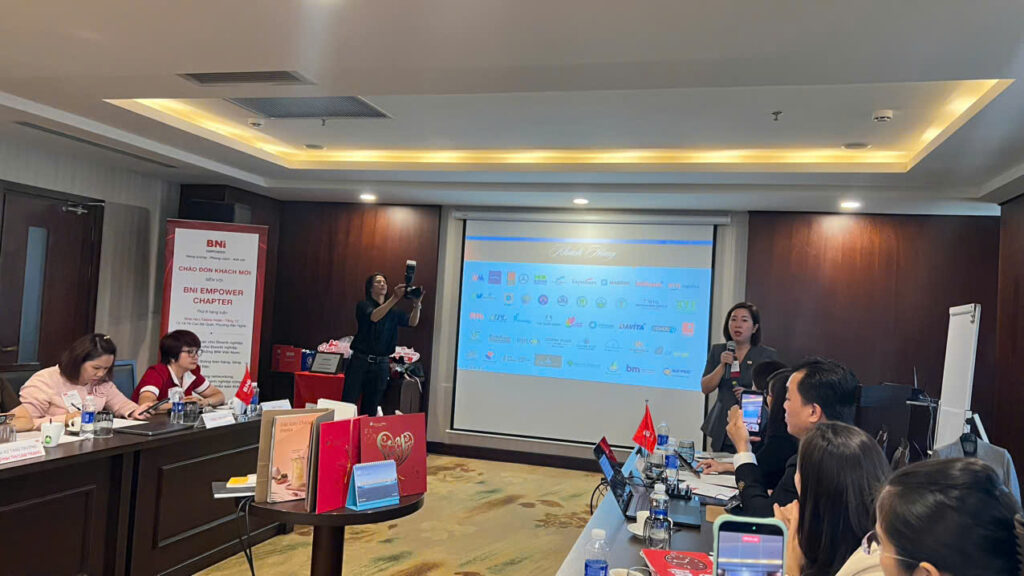 Giám đốc Trần Anh Hoàng , Quảng Cáo Linh Anh tham dự kết nối kinh doanh, BNI Empower lần thứ 37 5 1789216928442 2012465878701460028 g3446957122316027143 8d5dfc2d98334a62d2cfddd2dcff513e