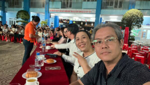 Ông Trần Anh Hoàng , Giám đốc Quảng Cáo Linh Anh, tham dự đêm hội Trung thu tại phường Tân Sơn Hòa, tp.HCM