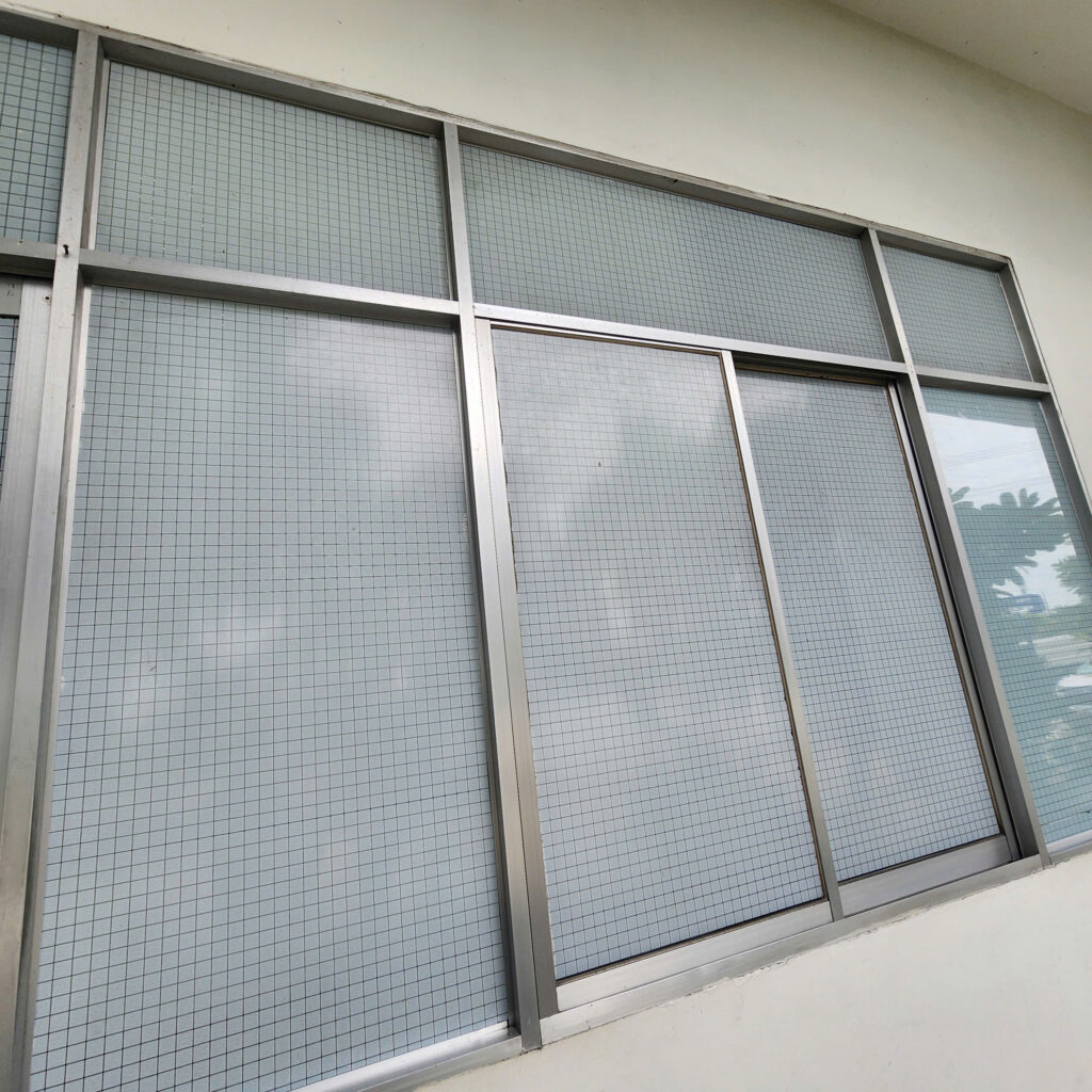 Chuyên thi công thay decal kính cũ, tại KCN Tân Tạo, TP.HCM 1 1791259544986 5113954416514761257 5113954416514761257 3b3217a0a183b32433be13c60ddc6666